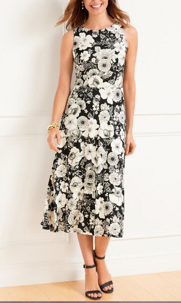 Sophisticated Dress with a Clean Classic Look