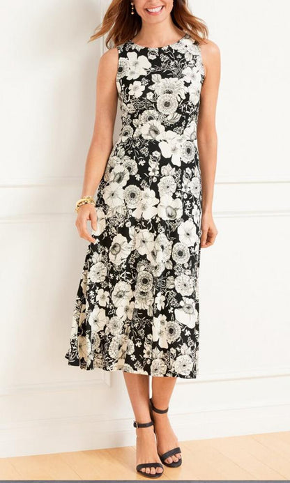 Sophisticated Dress with a Clean Classic Look