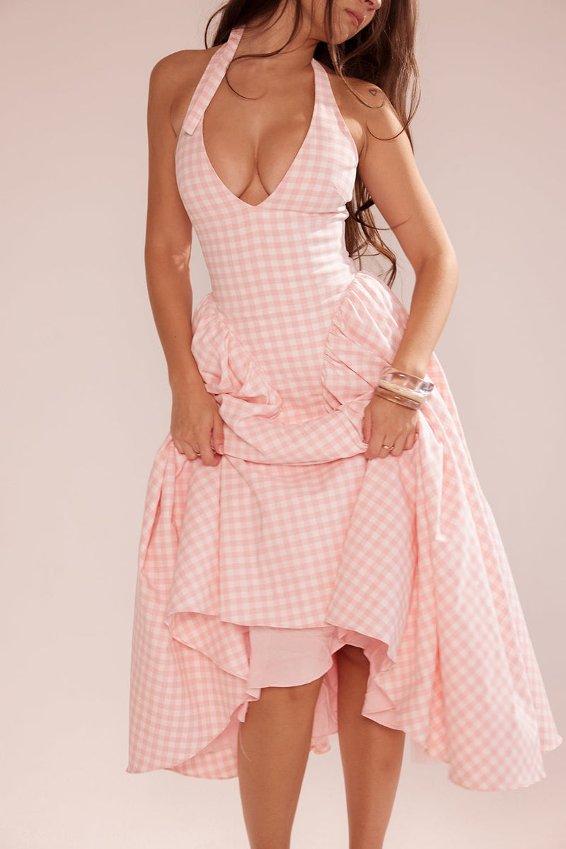 Well Tailored Dress with a Graceful Silhouette