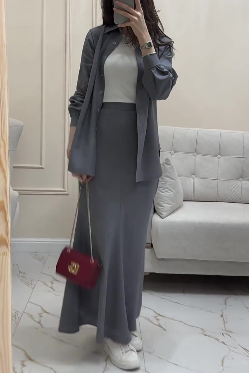 Well Tailored Garment with a Graceful Silhouette