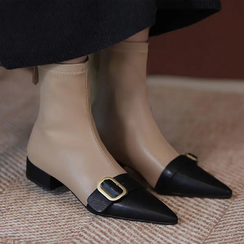 Effortlessly Elegant Boots with a Timeless Design