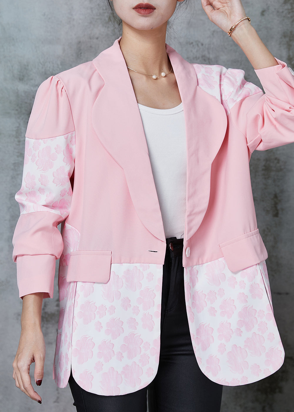 Well Tailored Coat with a Graceful Silhouette