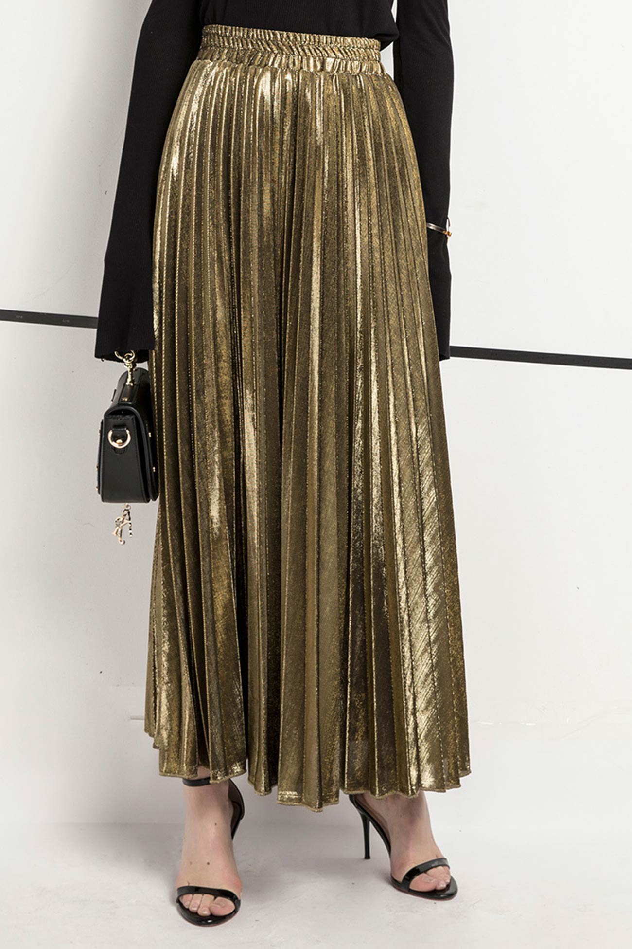 Sophisticated Garment with a Clean Classic Look