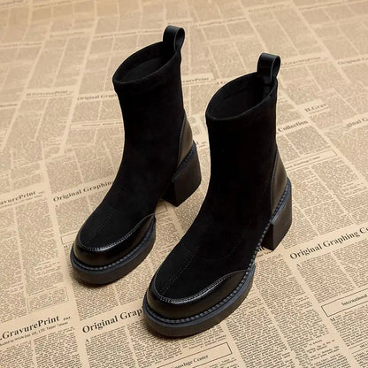 Effortlessly Elegant Boots with a Timeless Design
