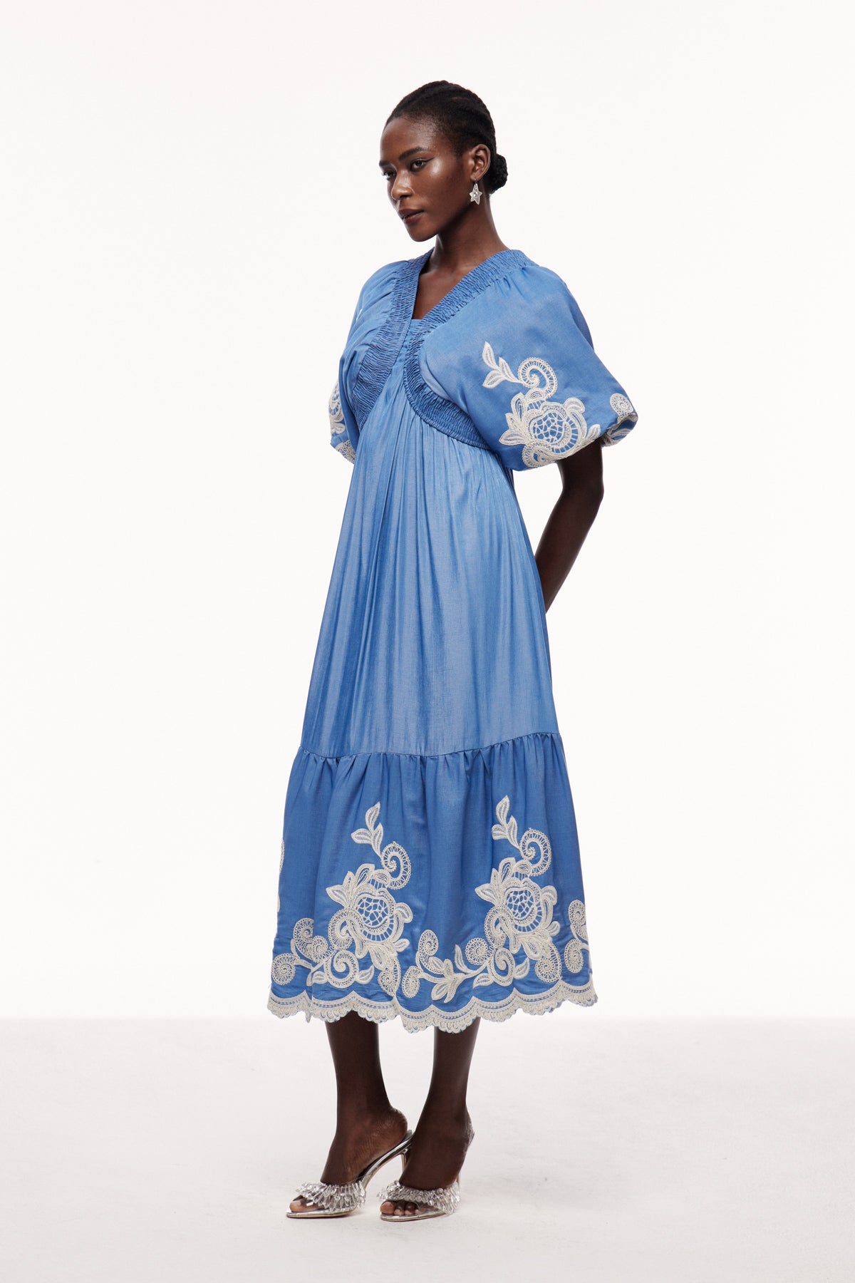 Beautifully Finished Dress in a Timeless Design