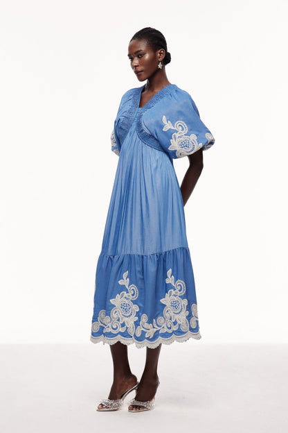 Beautifully Finished Dress in a Timeless Design