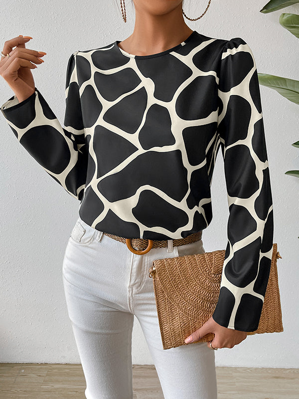 Effortlessly Elegant T-Shirt with a Timeless Design