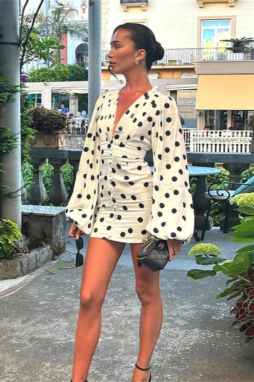 Effortlessly Elegant Dress with a Timeless Design