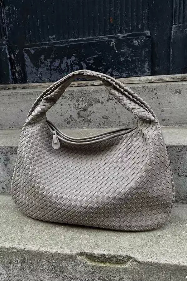 Beautifully Finished Bag in a Timeless Design