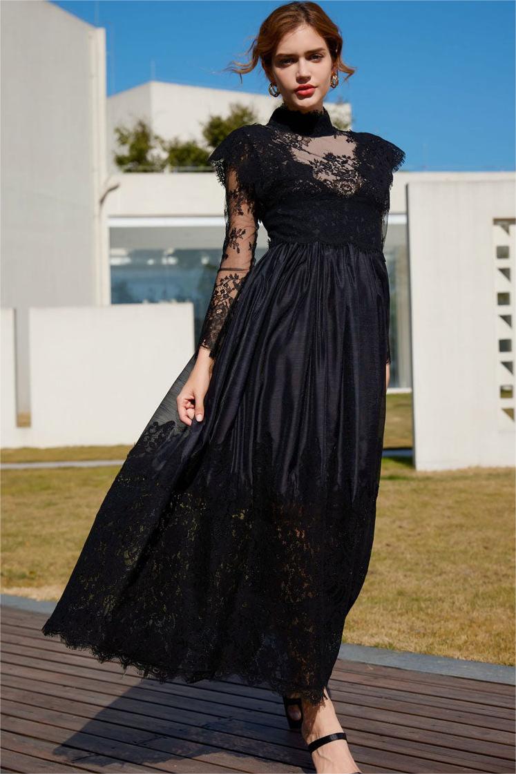 Gracefully Styled Dress for Any Occasion