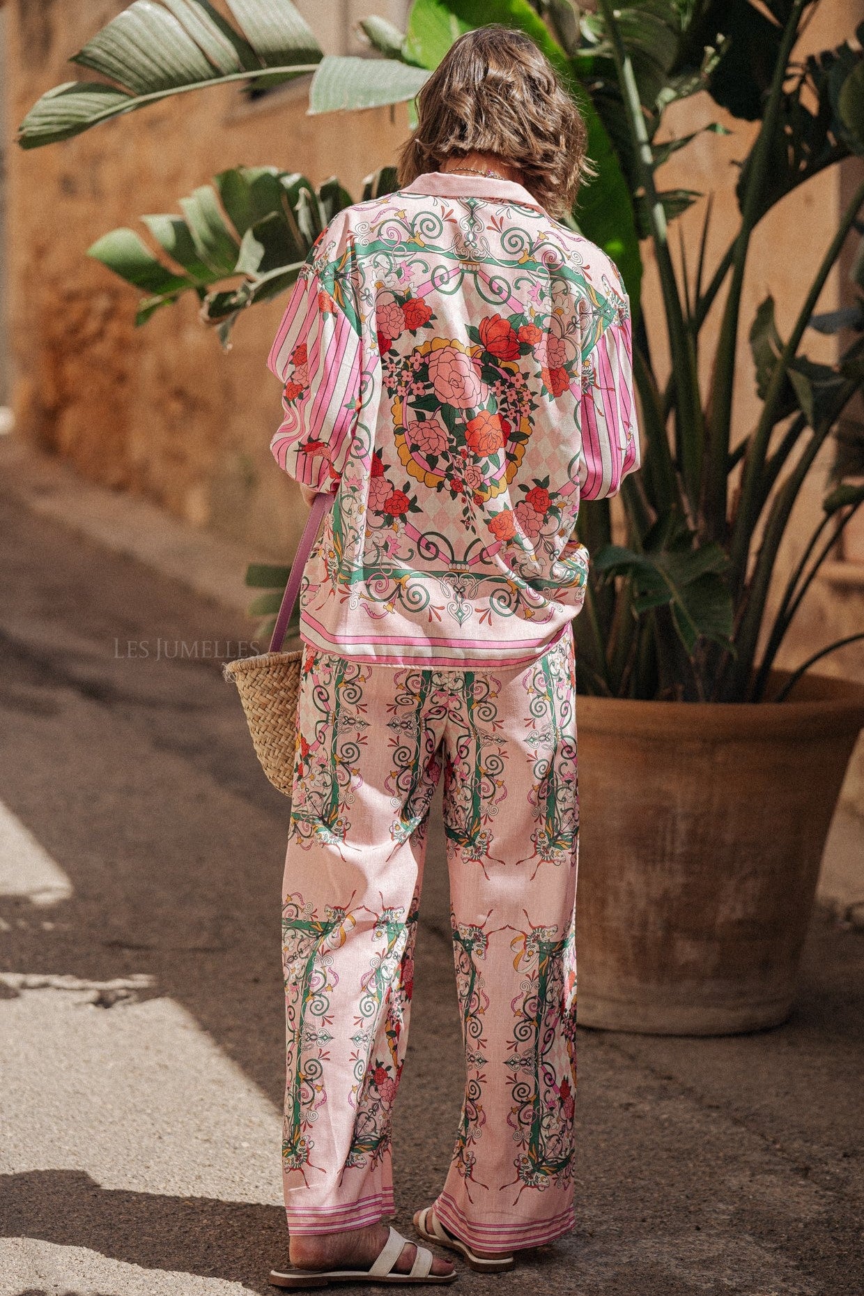 Well Tailored Pants with a Graceful Silhouette