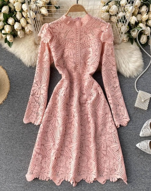 Well Tailored Dress with a Graceful Silhouette