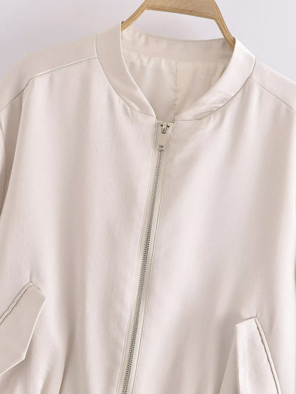 Well Tailored Jacket with a Graceful Silhouette