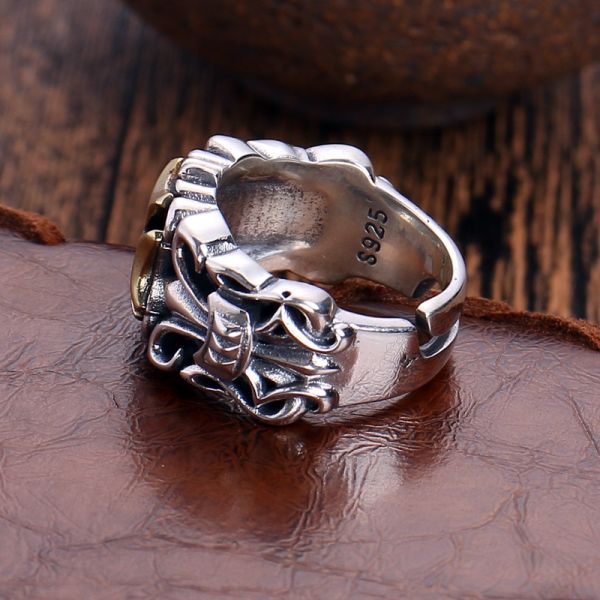 Effortlessly Elegant Garment with a Timeless Design