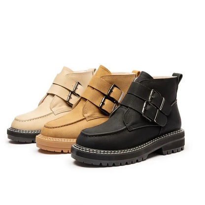 Effortlessly Elegant Boots with a Timeless Design