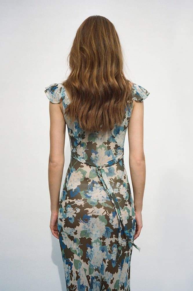 Gracefully Styled Dress for Any Occasion