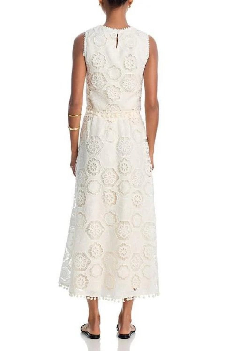 Effortlessly Elegant Top with a Timeless Design