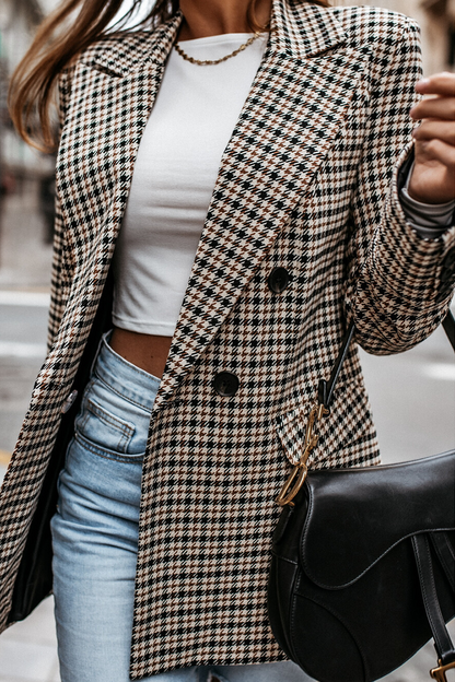 Effortlessly Elegant Garment with a Timeless Design