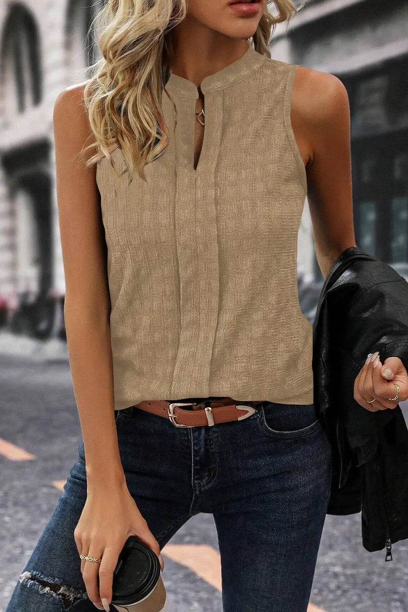 Well Tailored Top with a Graceful Silhouette