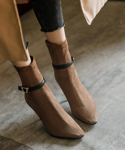 Effortlessly Elegant Boots with a Timeless Design