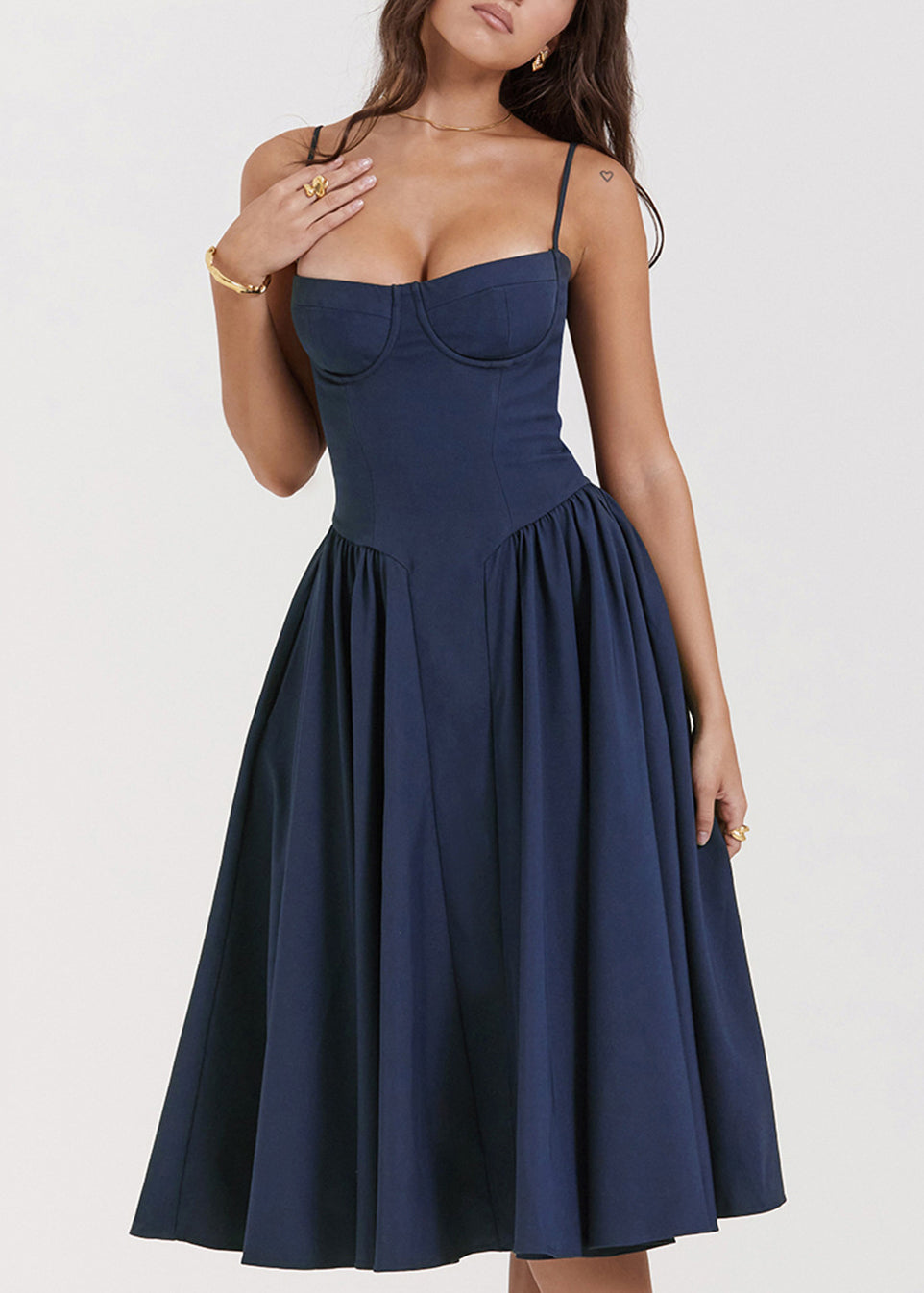 Effortlessly Elegant Dress with a Timeless Design