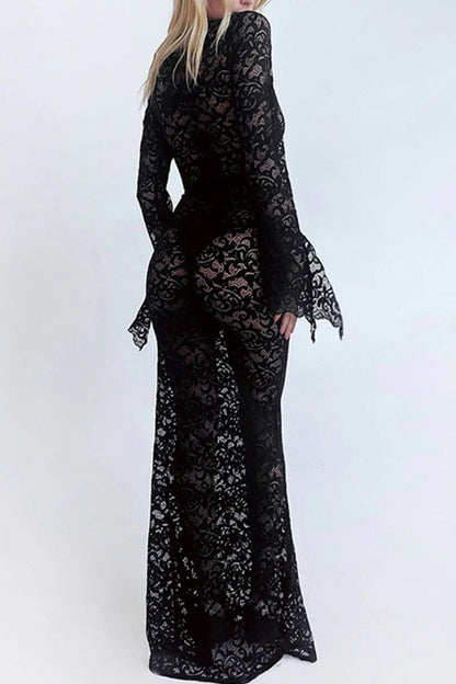 Beautifully Finished Dress in a Timeless Design