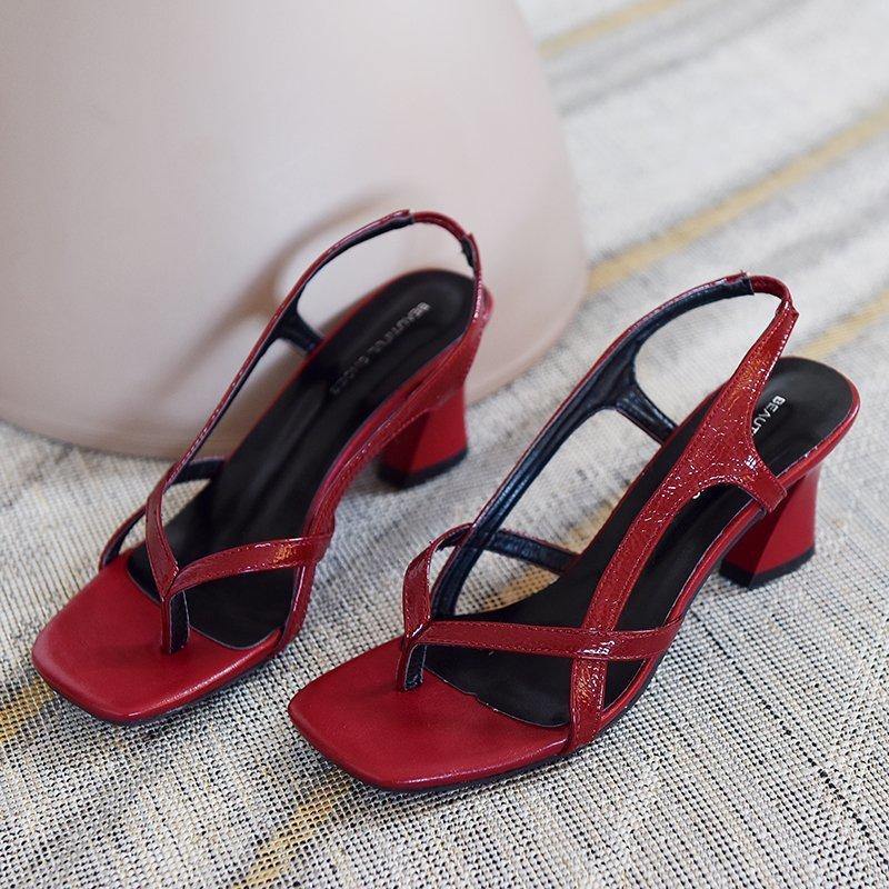 Elegantly Styled Sandals for Everyday Wear