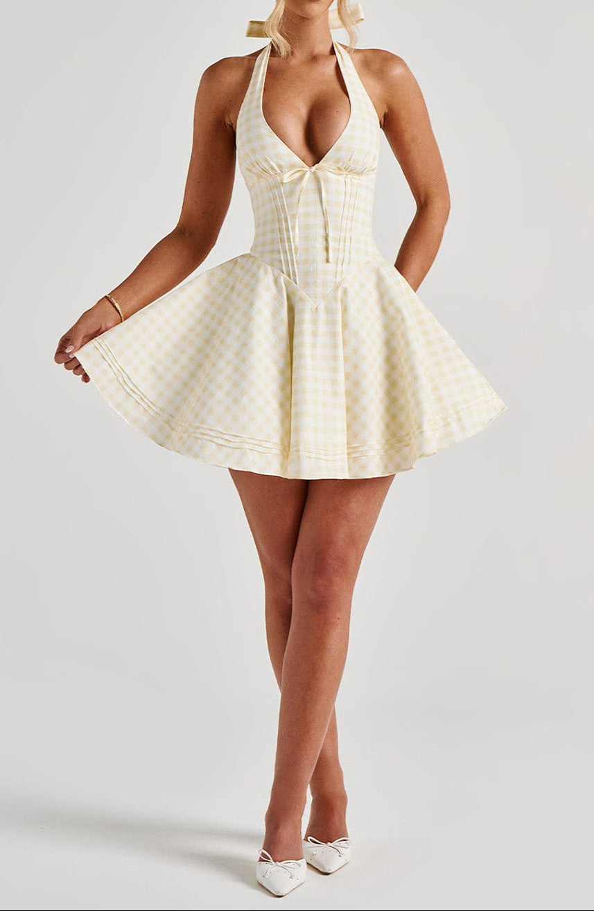 Well Tailored Dress with a Graceful Silhouette