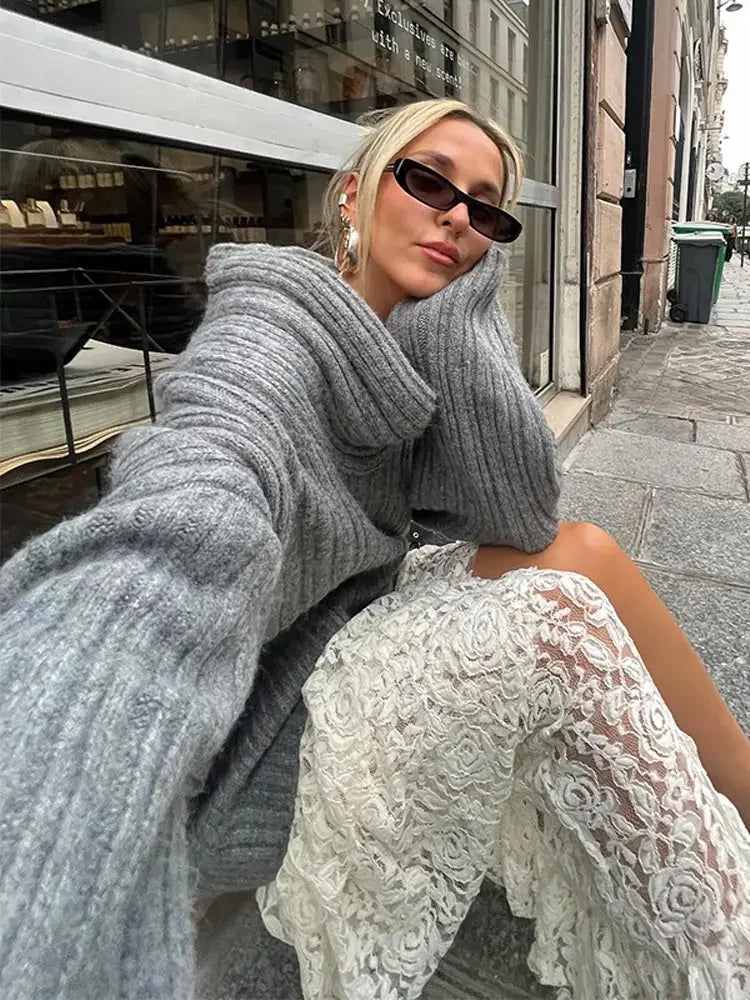 Well Tailored Sweater with a Graceful Silhouette