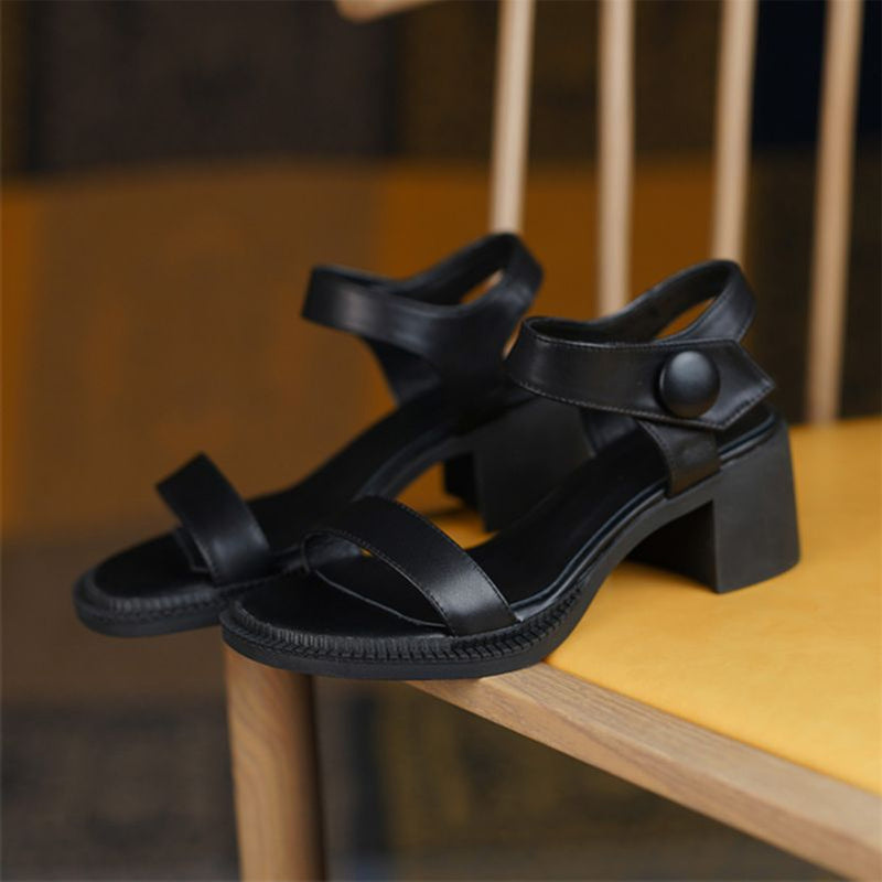 Well Tailored Sandals with a Graceful Silhouette