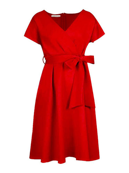 Well Tailored Dress with a Graceful Silhouette