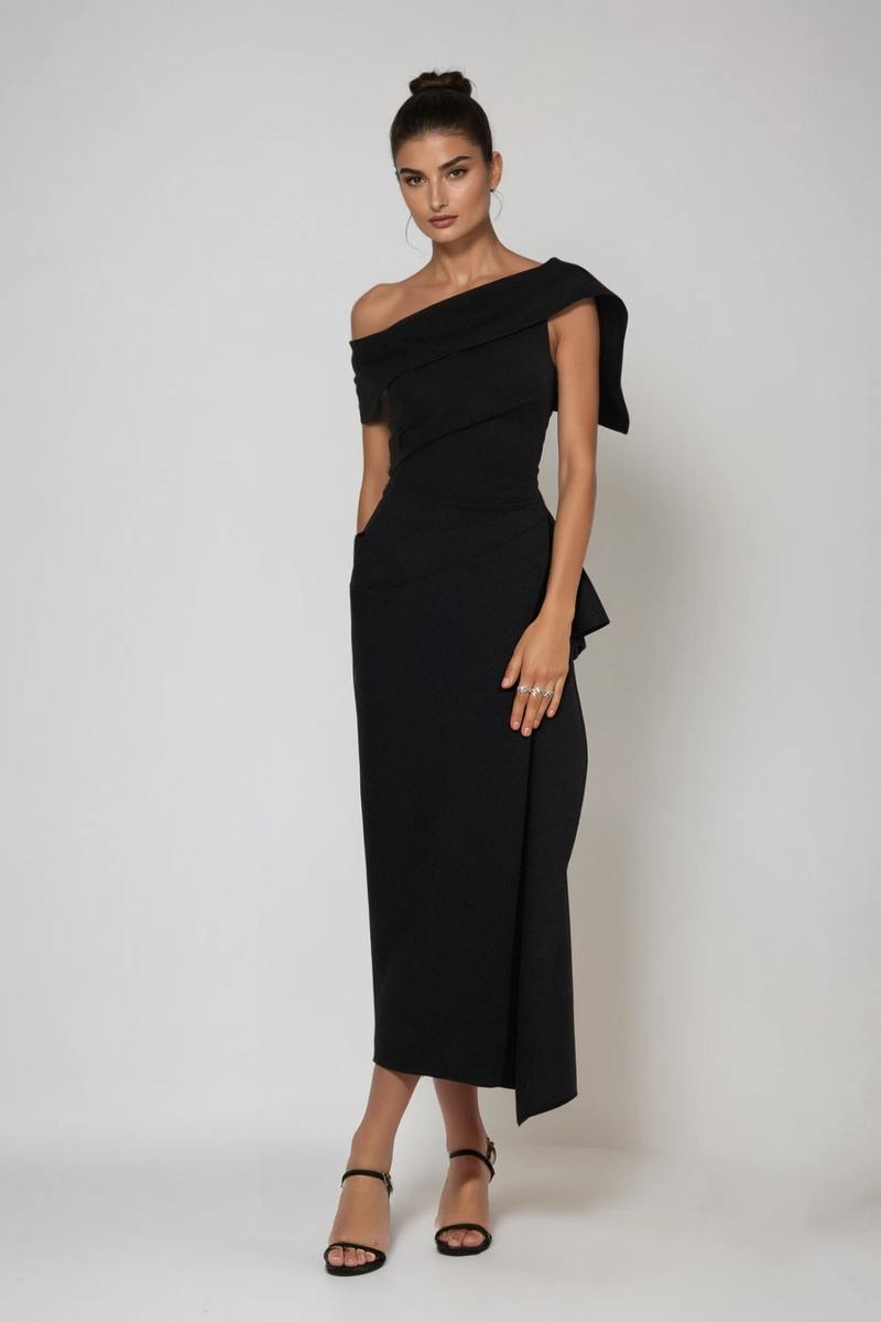 Beautifully Finished Dress in a Timeless Design