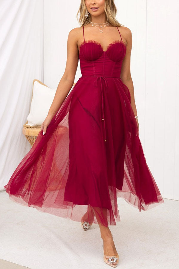 Beautifully Finished Dress in a Timeless Design