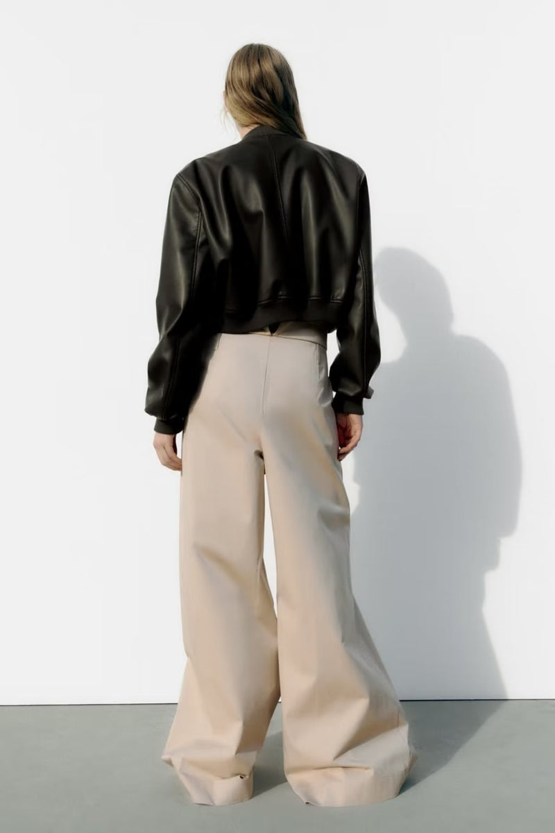 Effortlessly Elegant Jacket with a Timeless Design