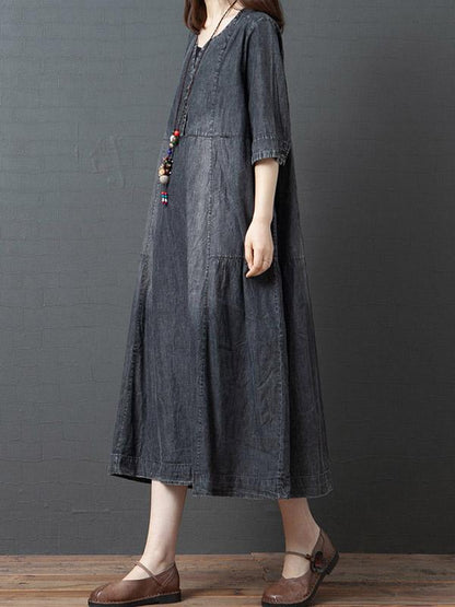 Classic Vintage Dress with a Flattering Fit