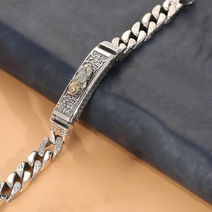 Gracefully Styled Garment for Any Occasion