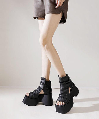 Well Tailored Sandals with a Graceful Silhouette
