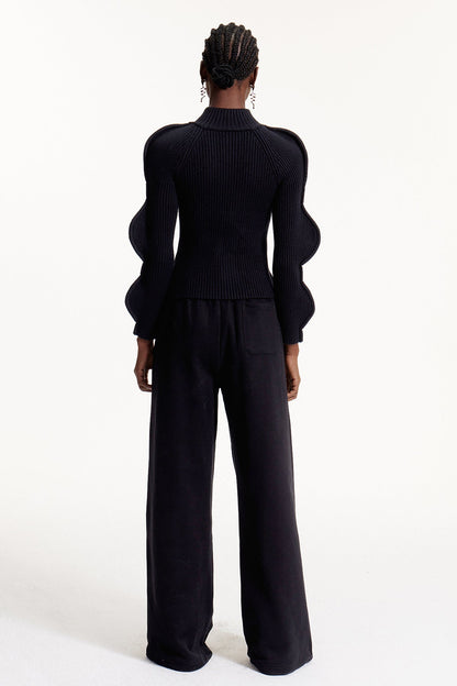 Well Tailored Top with a Graceful Silhouette