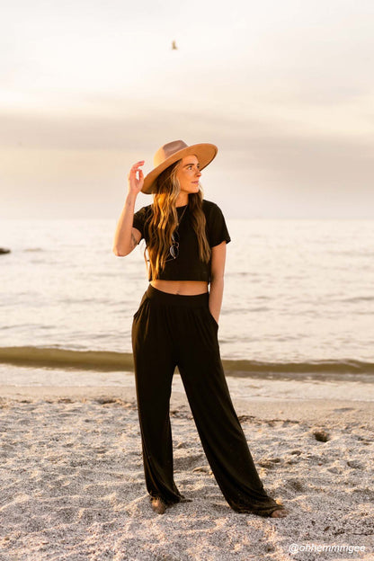 Elegantly Styled Trousers for Everyday Wear
