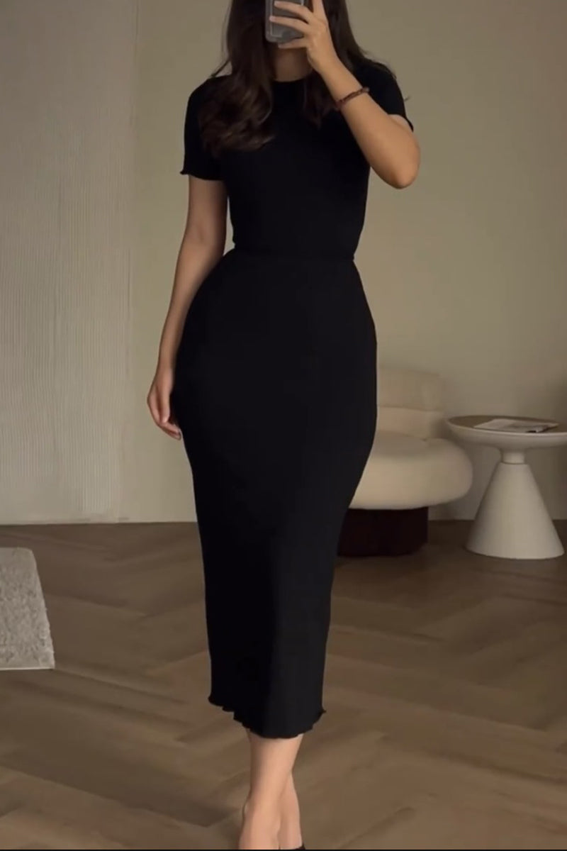 Gracefully Styled Dress for Any Occasion
