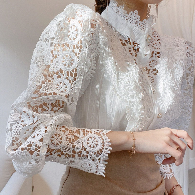 Effortlessly Elegant Blouse with a Timeless Design
