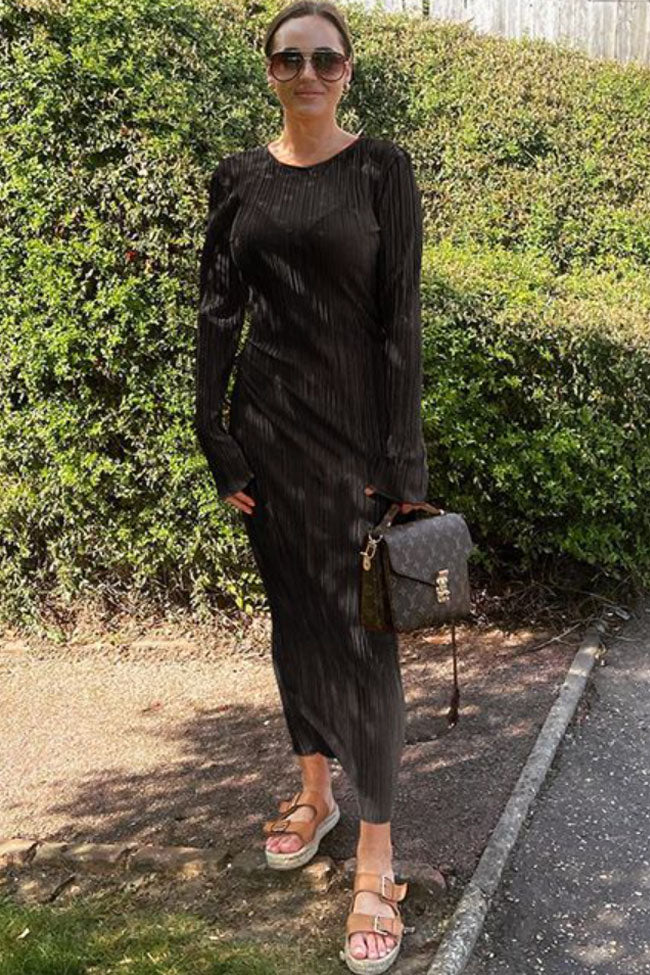 Classic Vintage Dress with a Flattering Fit
