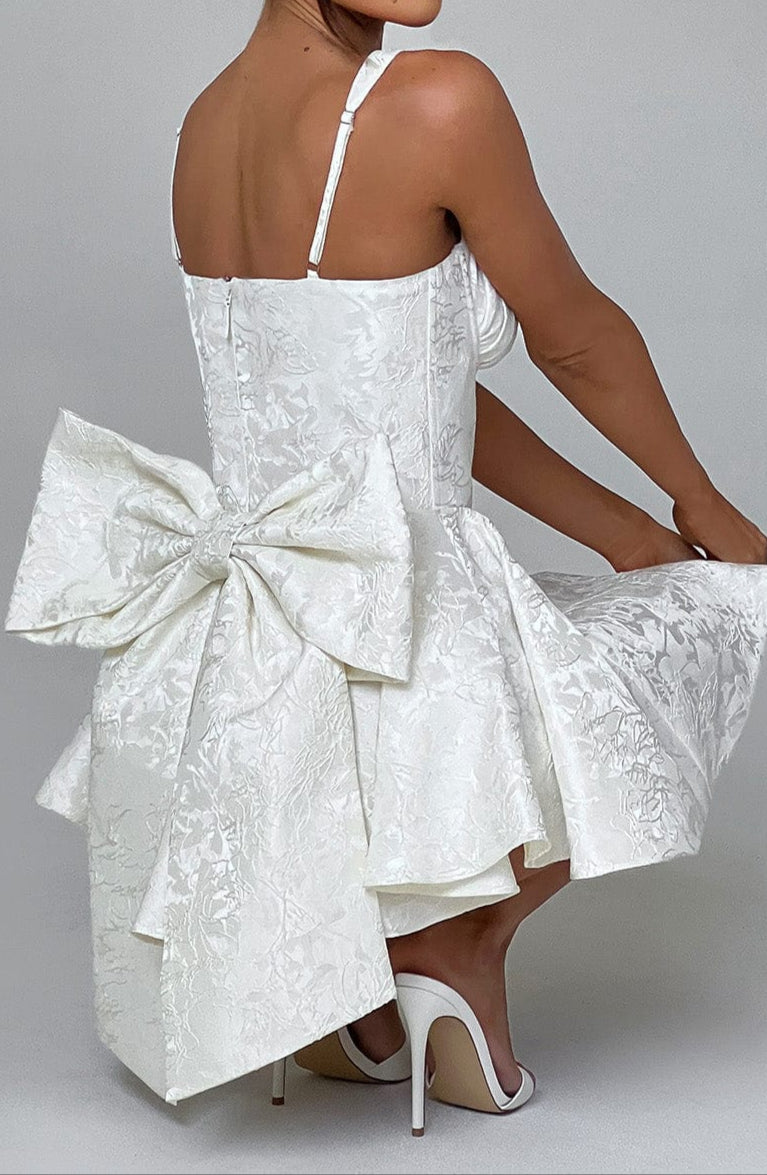 Sophisticated Garment with a Clean Classic Look