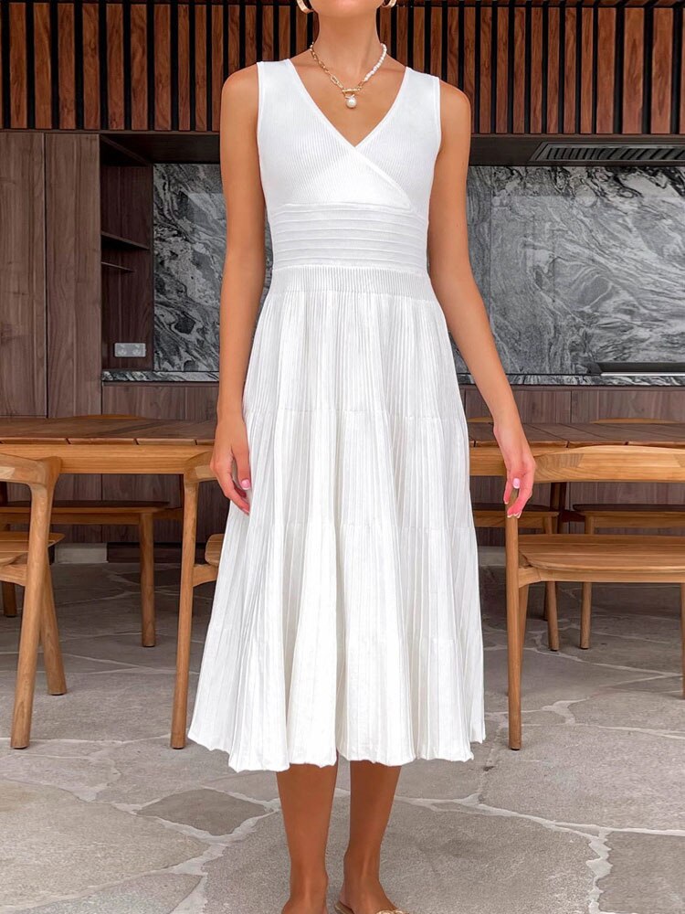 Well Tailored Dress with a Graceful Silhouette