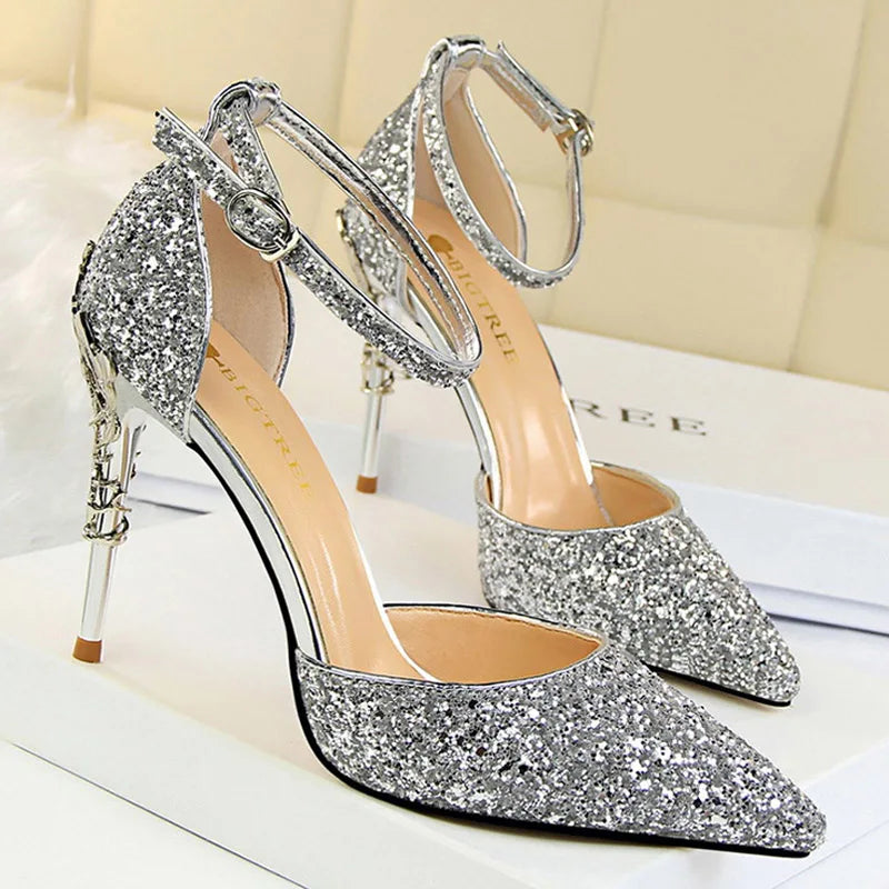 Gracefully Styled Garment for Any Occasion
