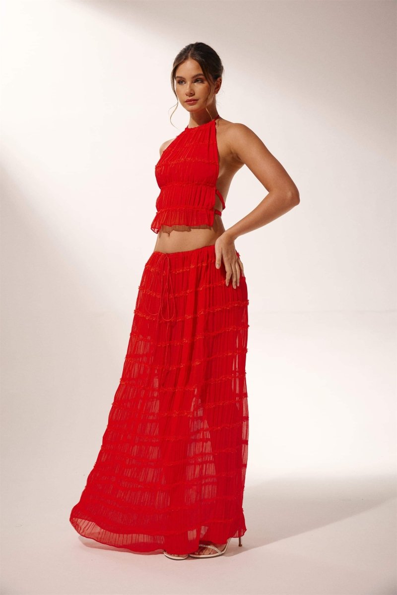 Well Tailored Garment with a Graceful Silhouette