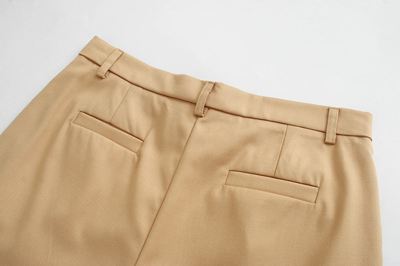 Classic Vintage Pants with a Flattering Fit
