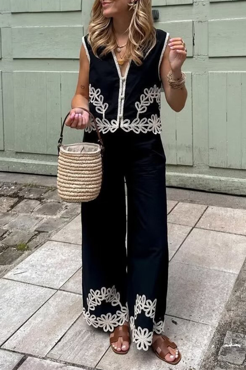 Effortlessly Elegant Garment with a Timeless Design