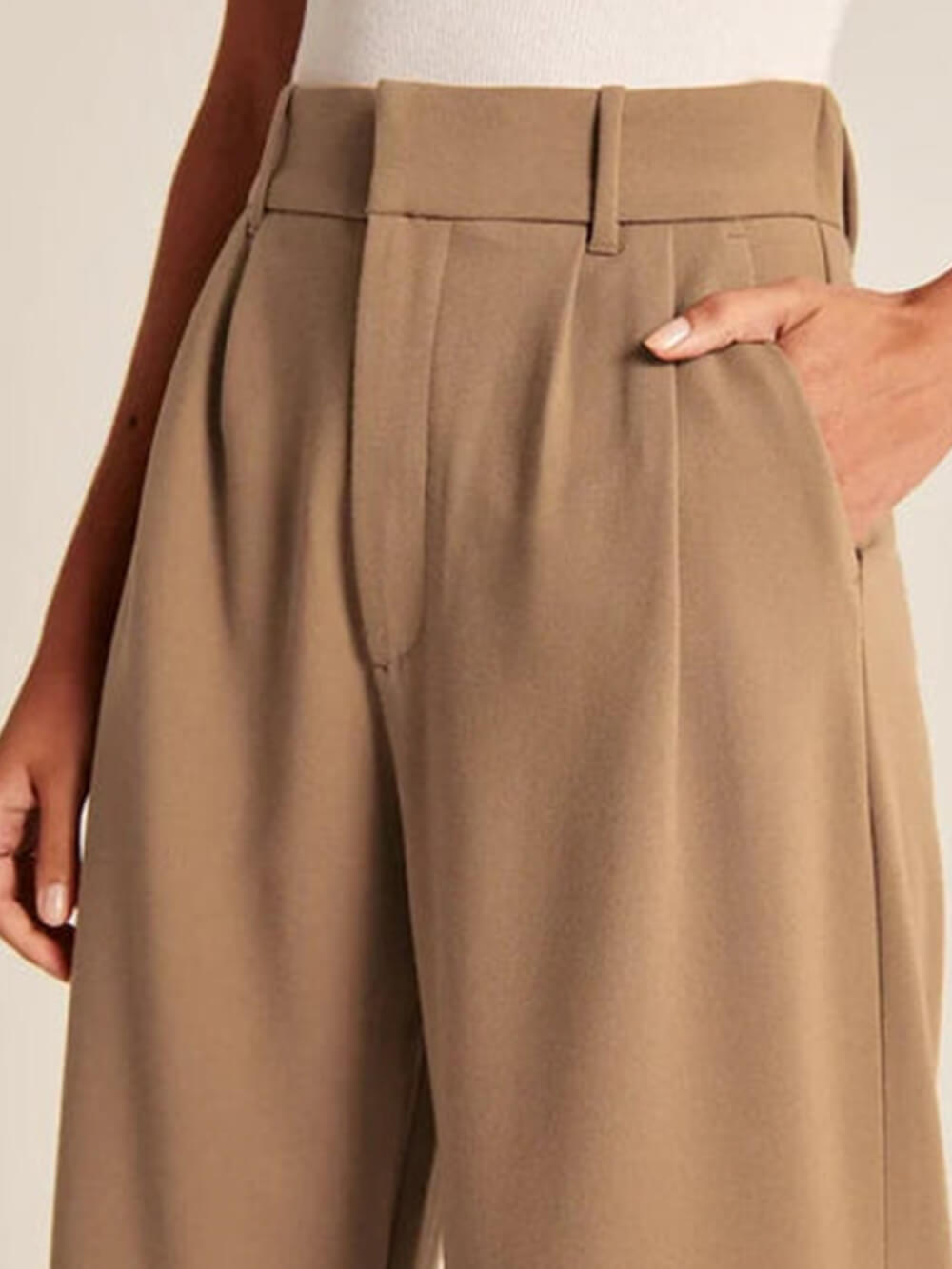 Well Tailored Pants with a Graceful Silhouette