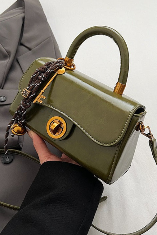 Polished Bag with an Effortless Classic Look